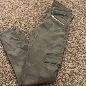 GUESS cargo camo skinny jeans